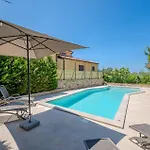 公寓 Cozy In With Swimming Pool 普拉