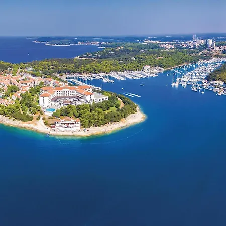 Appartement Awesome In With Wifi Pula