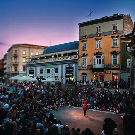 Appartement Awesome In With Wifi *