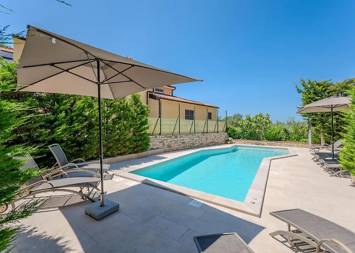 Appartement Awesome In With Wifi Pula