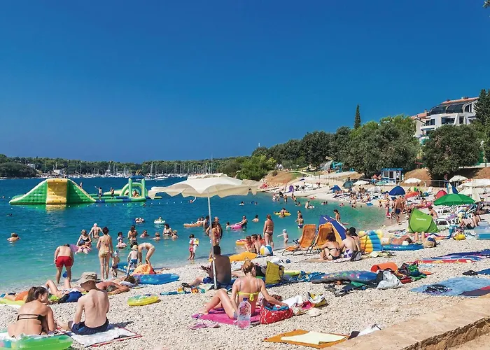 Appartement Awesome In With Wifi Pula