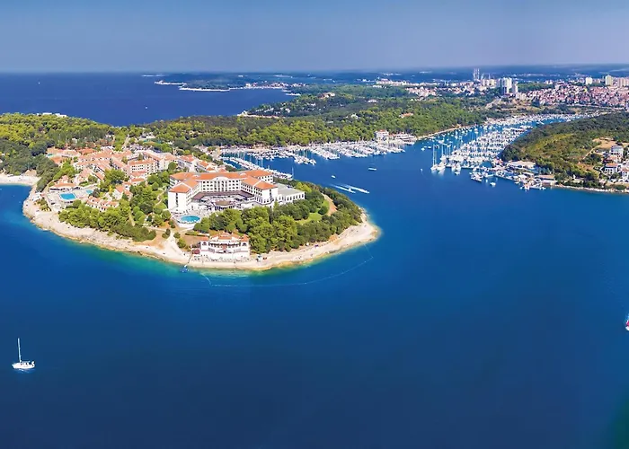 Appartement Awesome In With Wifi Pula