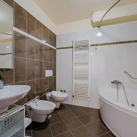 1 Bedroom Stunning In *