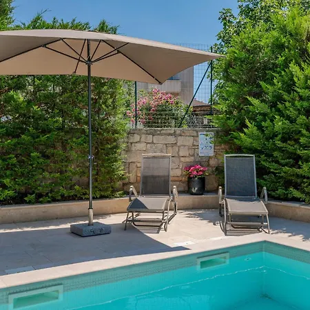 1 Bedroom Stunning In *