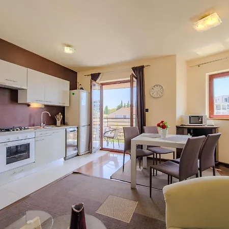 1 Bedroom Stunning In Daire
