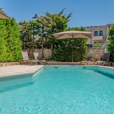 1 Bedroom Stunning In Daire